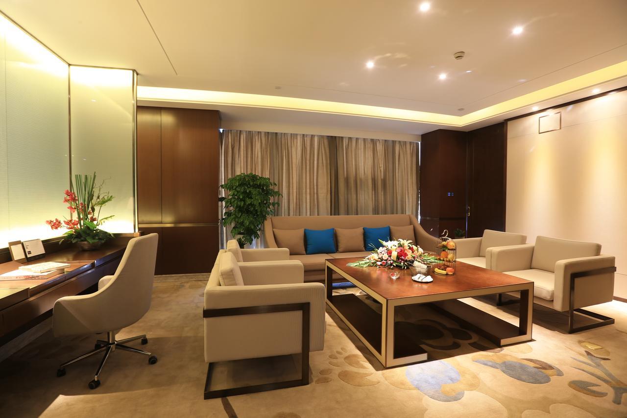 Howard Johnson Xiangyu Plaza Linyi Linyi  Exterior foto
