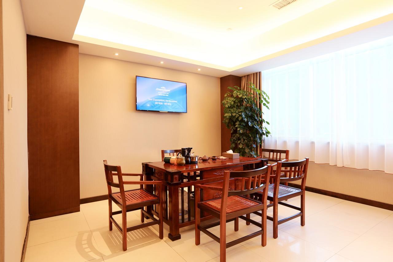 Howard Johnson Xiangyu Plaza Linyi Linyi  Exterior foto